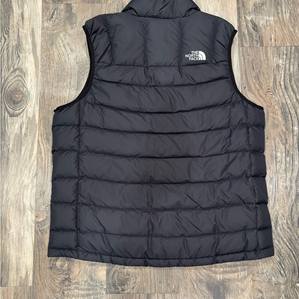 NWOT The North Face Black Puffer Vest - Picture 3 of 3